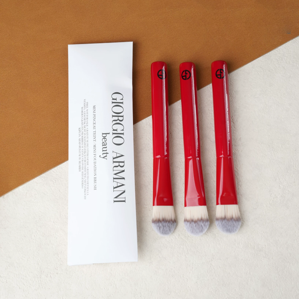 GIORGIO ARMANI  MINI PINCEAU TEINT / MINI FOUDATION BRUSH (Red),GIORGIO ARMANI  MINI PINCEAU TEINT / MINI FOUDATION BRUSH (Red) ราคา , GIORGIO ARMANI  MINI PINCEAU TEINT / MINI FOUDATION BRUSH (Red) รีวิว